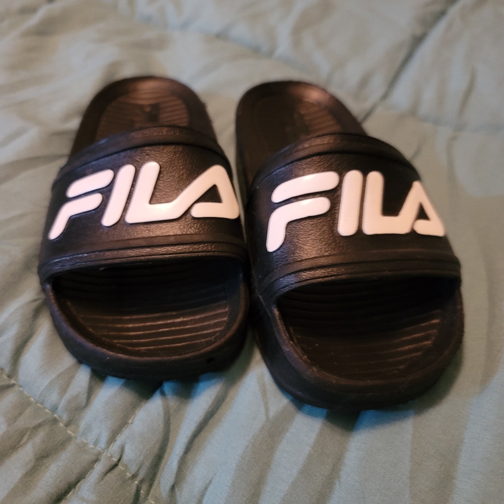 Boys Fila slides